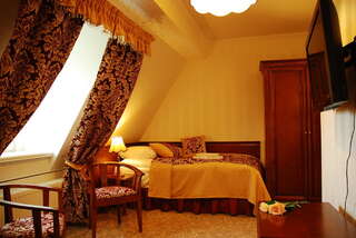 Отель Hotel Pałac Borynia Ястшембе-Здруй Стандартный двухместный номер с 1 кроватью или 2 отдельными кроватями-2